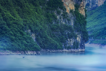 晨雾三峡背景图片