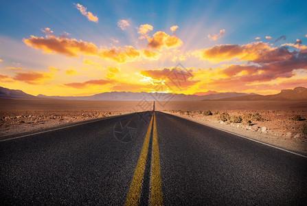 国道219夕阳公路背景设计图片