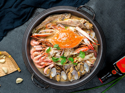 海鲜拼盘明虾肉蟹煲高清图片