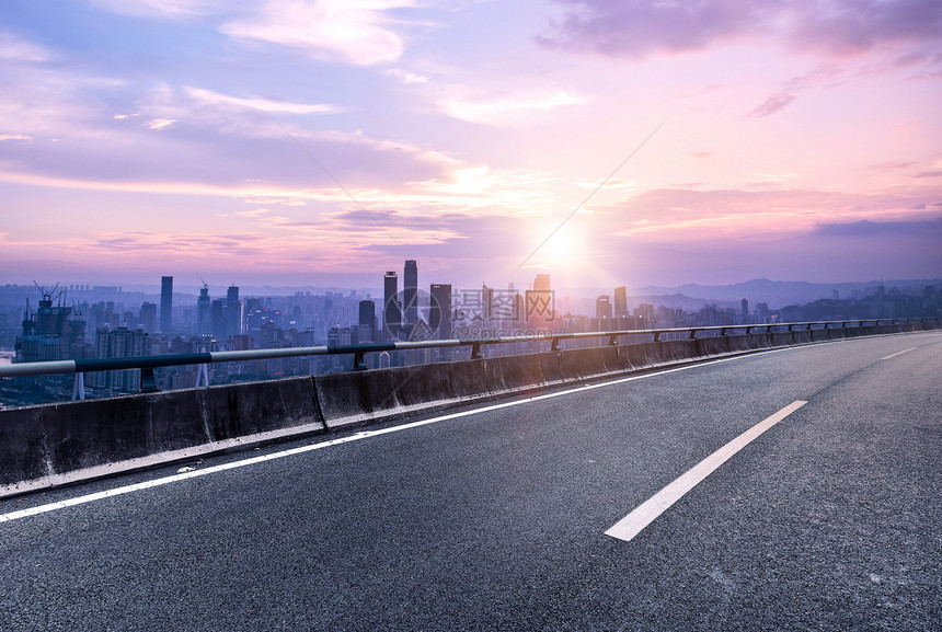 夕阳城市公路背景图片