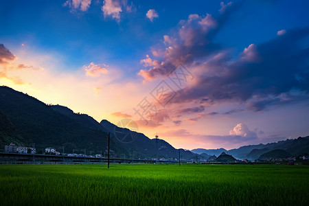 红色贴纸底纹田园风光夕阳背景