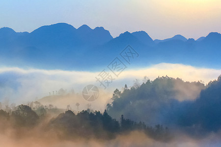 雾到南山背景图片