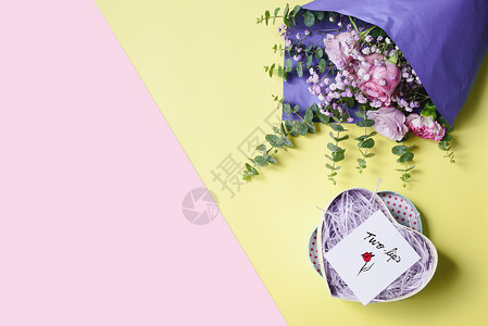 紫色简约线条鲜花和礼物撞色静物背景背景