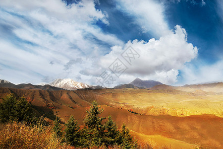 甘肃马蹄寺雪山背景图片