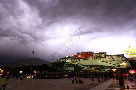 西藏风光大昭寺广场高清图片