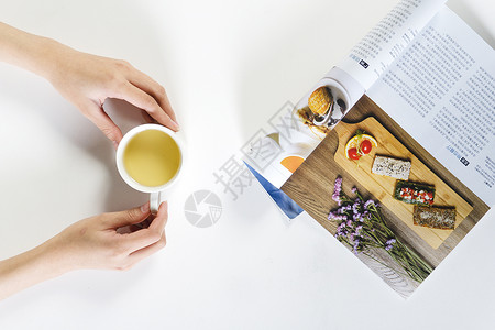 茶与杂志背景图片