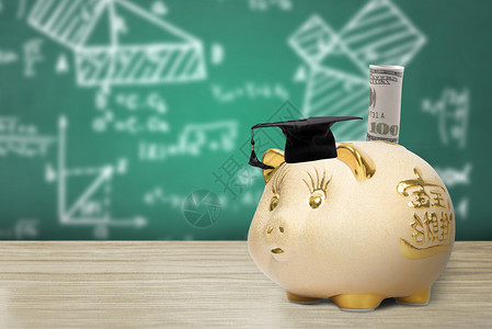 支付费用储蓄罐上的学士帽和金钱设计图片
