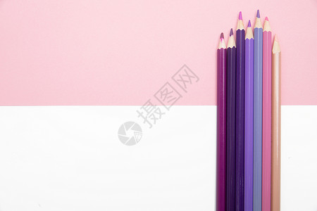  粉色系的彩色铅笔图片
