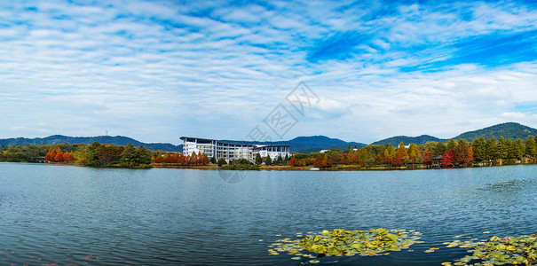 农林灌溉大学的湖泊秋色全景图背景