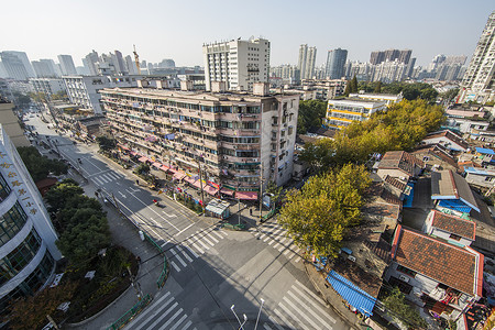 城市发展中的拆迁房背景