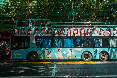 蓝色汽车海报双层巴士背景