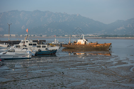 青岛海边渔船图片