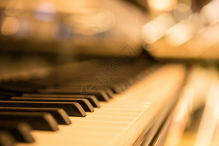 钢琴黑白键特写虚化高清图片