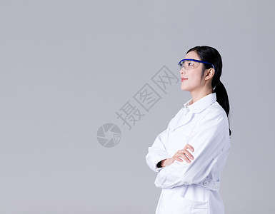 戴着护目镜的女科学家图片