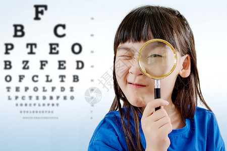 带眼镜人物孩子视力测试设计图片