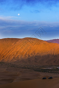 线条起伏明月照巴丹背景