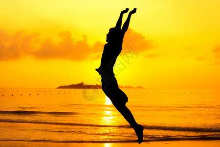 忍者跳跃素材海滩跳跃的人背景