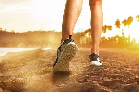 运动脚清晨跑步设计图片
