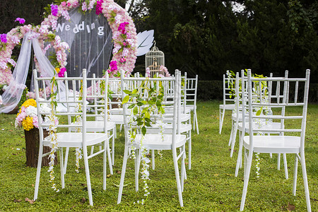 草坪婚礼布置背景图片