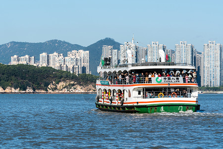 海上桥梁厦门海上轮渡背景