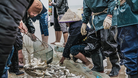 捕鱼人广西北海银滩渔民捕鱼背景