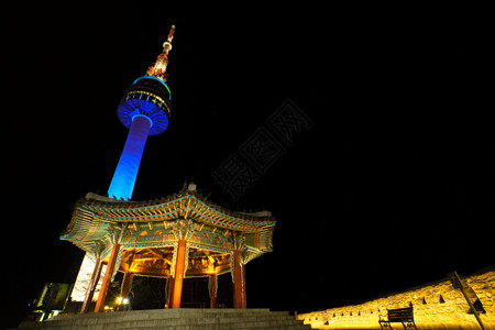 韩国夜晚韩国首尔塔夜景背景