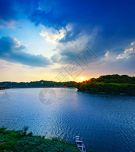 太阳湖重庆双龙湖夕阳背景