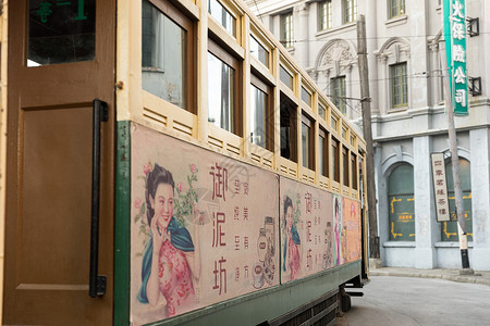 老上海电车特写背景图片