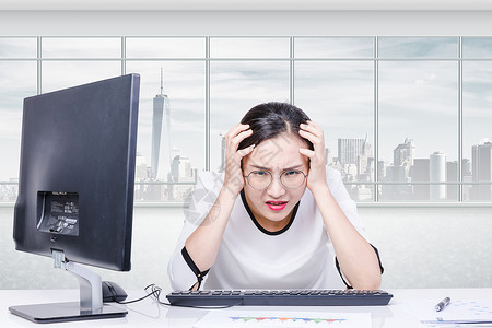 情绪低落头痛的职场女性设计图片