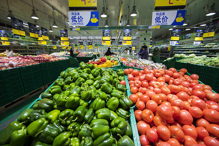 菜场大超市里的蔬菜水果背景