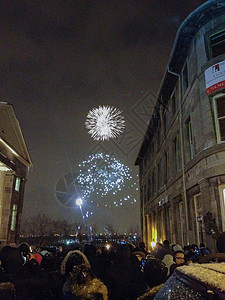 国外冬季夜晚庆新年的眼花背景图片