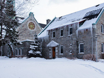 国外冬季素材国外雪后的别墅背景