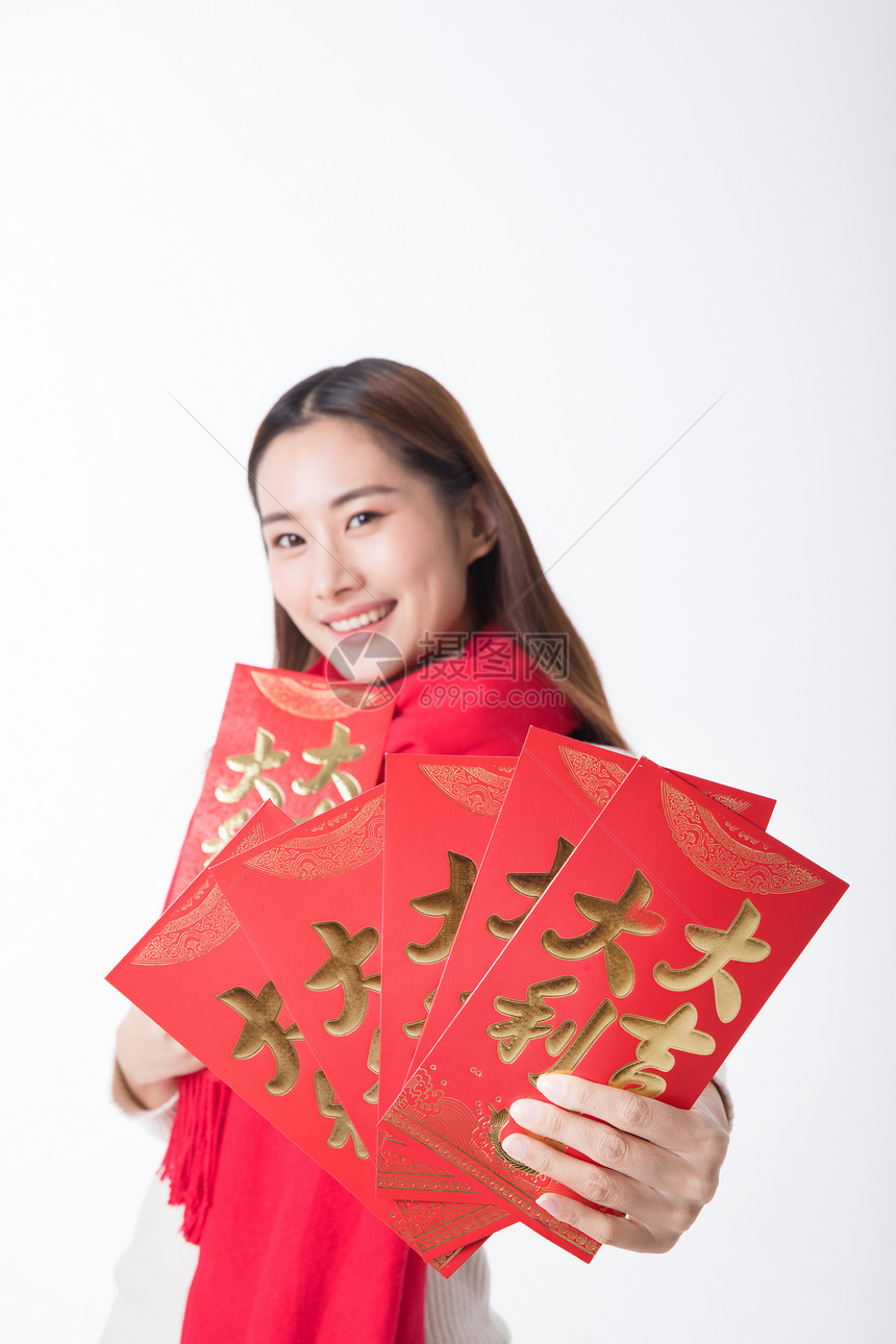 新年女性手拿红包图片