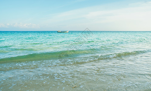 海上小船图片