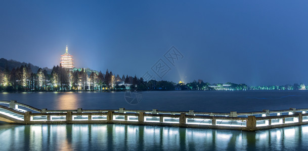 栈桥夜景雷峰塔夜景背景