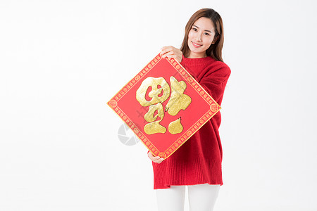 红字母素材新年女性拿福字白底棚拍背景