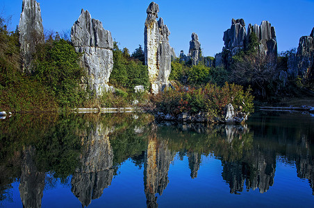 湖全景石林阿诗玛雕像背景