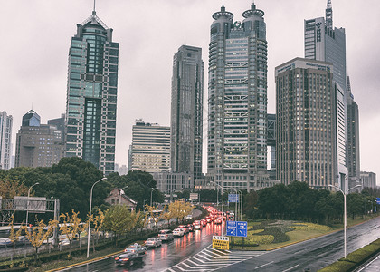 城市雨景虚影萧索高清图片