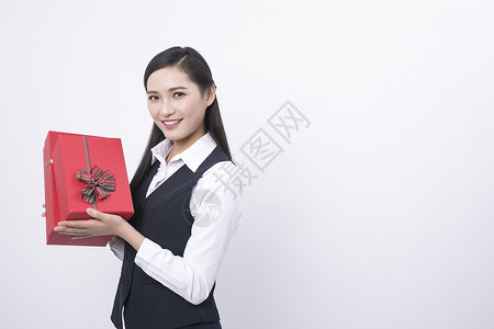 手拿礼物盒的职业女性背景图片