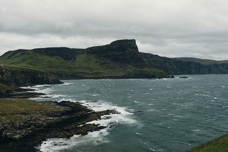 英国海岸英国苏格兰天空岛的海边背景