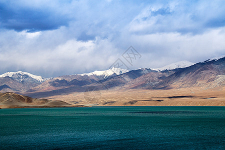 新疆帕米尔高原喀拉库勒湖背景图片