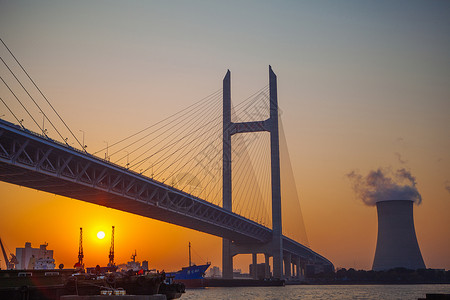 夕阳下的闵浦大桥高清图片