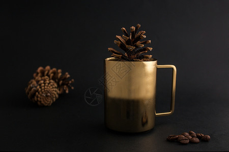 咖啡与咖啡杯暗调静物素材背景图片