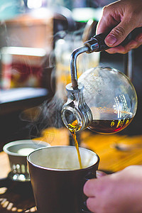 动手煮咖啡煮咖啡器物高清图片
