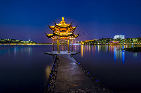 安静祥和西湖集贤亭夜景背景