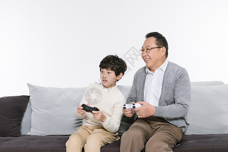 爷爷和孙子打游戏背景图片