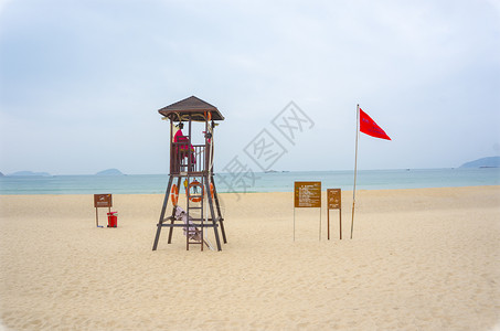 红旗动态素材三亚亚龙湾海滩和救生塔背景