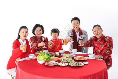 新年一家人在一起团圆聚餐图片