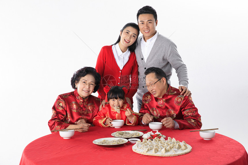 年夜饭幸福一家吃饺子图片