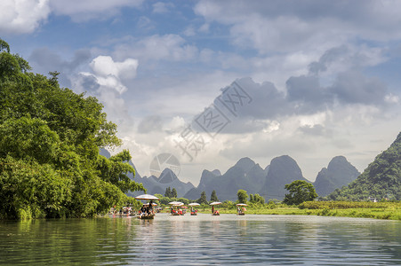 遇龙河竹筏漂流高清图片